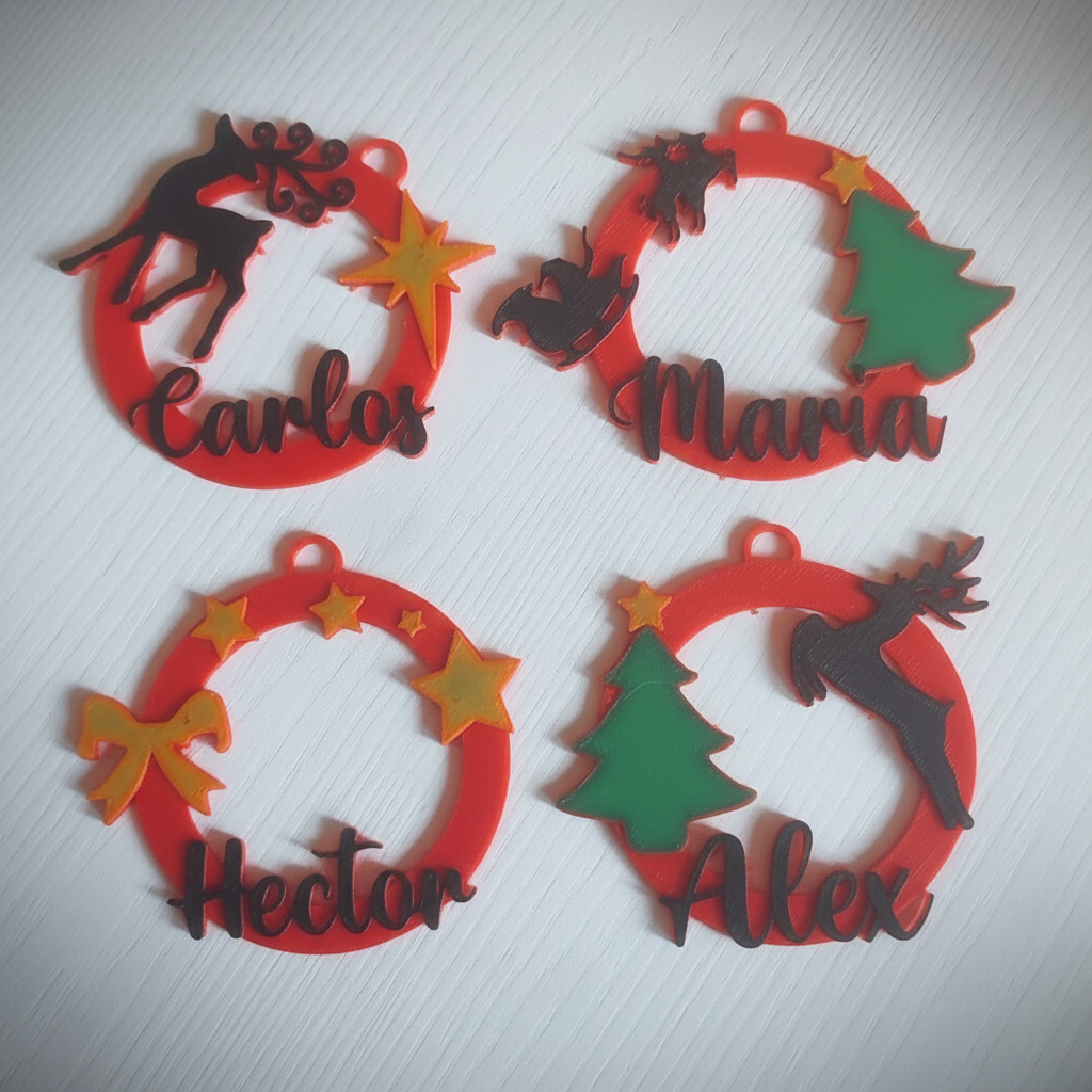 Adornos navideños personalizados para árbol impresión 3D rojas con nombres y decoraciones
